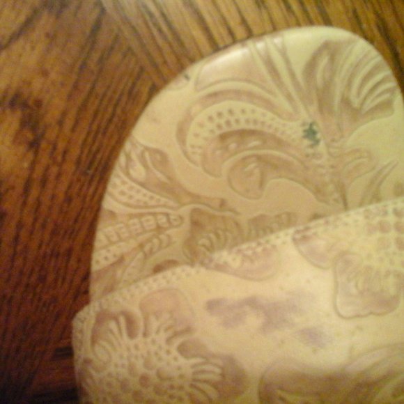 Amanda Smith Josie Beige Embossed Strap Ankle Heel Sandal.  Size 6M - Picture 4 of 7